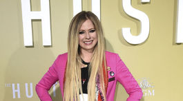 Speváčka Avril Lavigne na svetovej premiére filmu The Hustle v Los Angeles. 