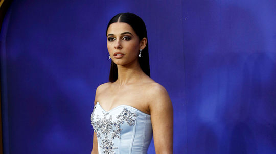 Herečka Naomi Scott vyzerala na premiére naozaj...