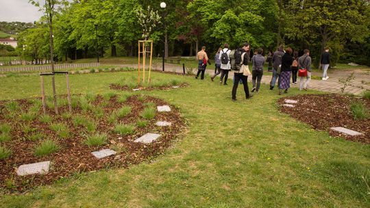 Záhrada spomienok, prvý prírodný cintorín na...