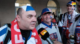 Bujaré oslavy, karavan pri štadióne. Pozrite si, ako sa bavia Švédi, Lotyši či Česi