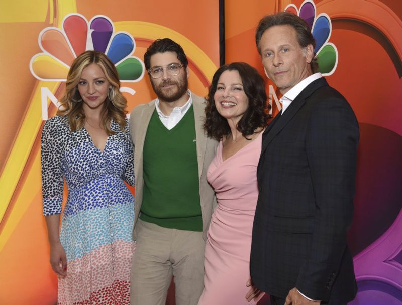 Zľava: Abby Elliott, Adam Pally, Fran Drescher...