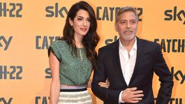 Keď na premiéru, tak v mini! Clooneyho žene sa táto dĺžka zapáčila, pozrite sa