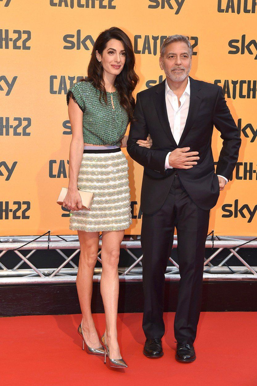 George Clooney a Amal Clooney na premiére Hlavy...