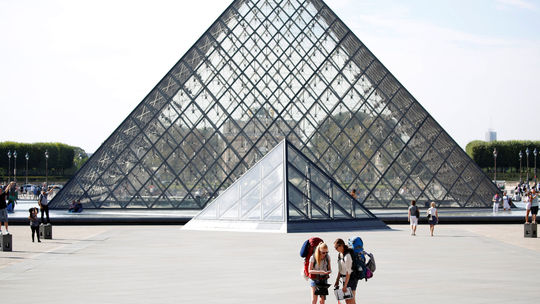 Protestujúci Francúzi zablokovali Louvre. Boli tam aj zamestnanci múzea