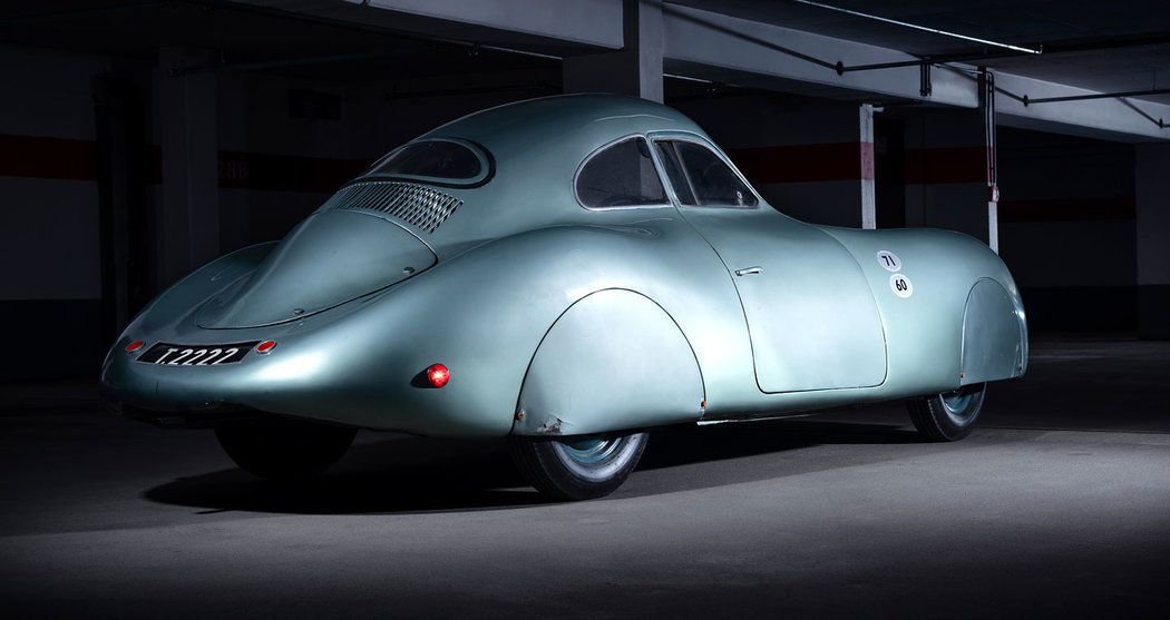 Základom Porsche 64 bolo šasi a motor KdF 60,...