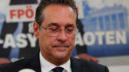 Rakúsky vicekancelár Heinz-Christian Strache rezignoval
