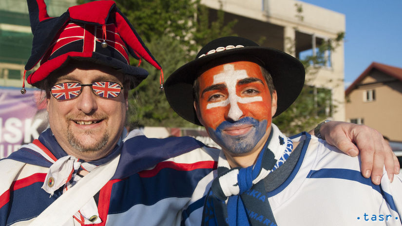 Slovenský a britský fanúšik pred zápasom...