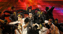 Madonna počas vystúpenia na finále Eurovízie s novou skladbou Future.
