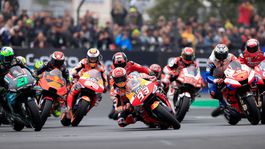Márquez zavŕšil v Le Mans rodinné double, Honda oslavuje 300. triumf v MotoGP