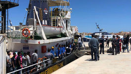 Humanitárna loď s migrantmi vstúpila napriek zákazu do talianskych teritoriálnych vôd