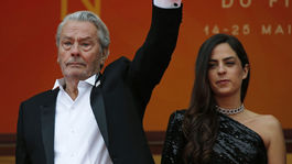 Herec Alain Delon a jeho dcéra Anouchka Delon pred získaním Čestnej zlatej palmy v Cannes.