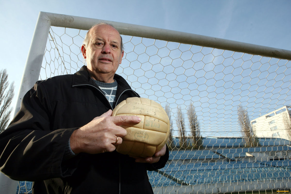 Alexander Vencel s loptou z finále PVP 1969.