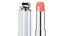Hydratačný rúž Dior Addict Stellar Shine so žiarivou farebnosťou. Info o cene v predajni.