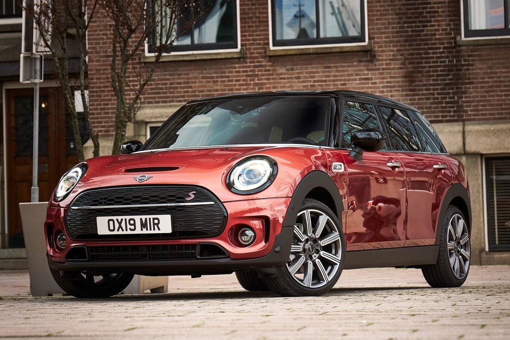 Mini Clubman dostalo jednoliatu prednú masku...