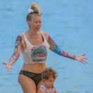 Jenna Jameson pozeraním www. Big tits.co