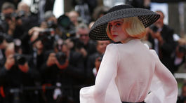 Herečka a členka poroty Elle Fanning v kreácii Christian Dior Haute Couture.
