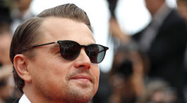 Herec Leonardo DiCaprio sa objavil na červenom koberci v Cannes druhý večer za sebou.