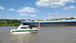 Na Dunaji v Bratislave zachytil ľadoborec pohybujúci sa tlačný čln, hrozila zrážka