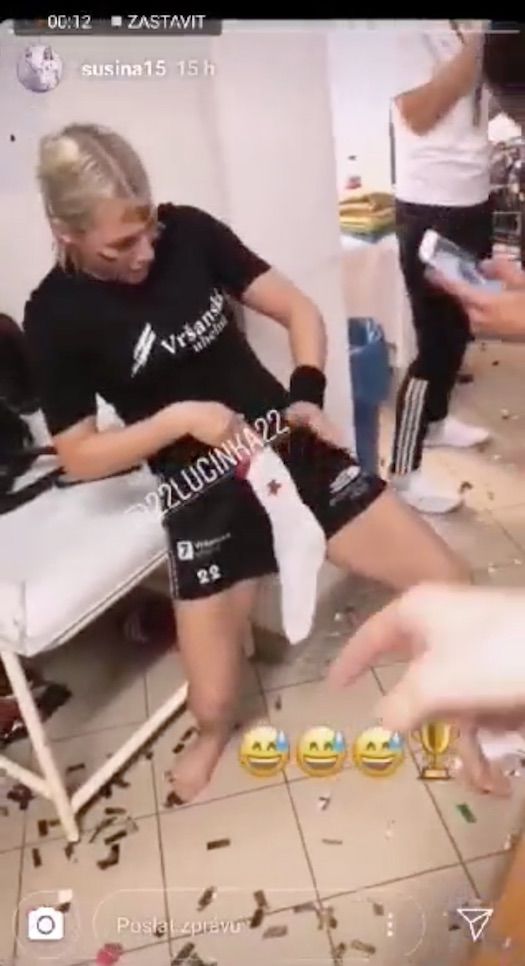 Gesto Lucie Mikulčík z inkriminovaného videa.