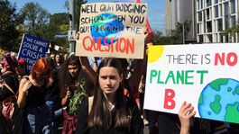 Desaťtisíce školákov v Novom Zélande sa zapojili do protestov za ochranu klímy
