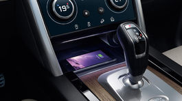 87-land-rover-discovery-sport-2019-official-pics-centre-console