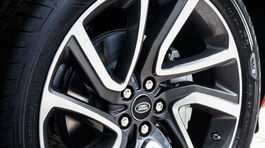 93-land-rover-discovery-sport-2019-official-pics-alloy-wheels