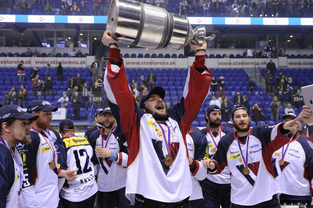 Slovan naposledy hral v slovenskej extralige v...