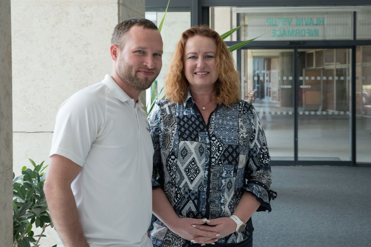 Docentka Lucy Vojtová a doktor Milan Krtička.