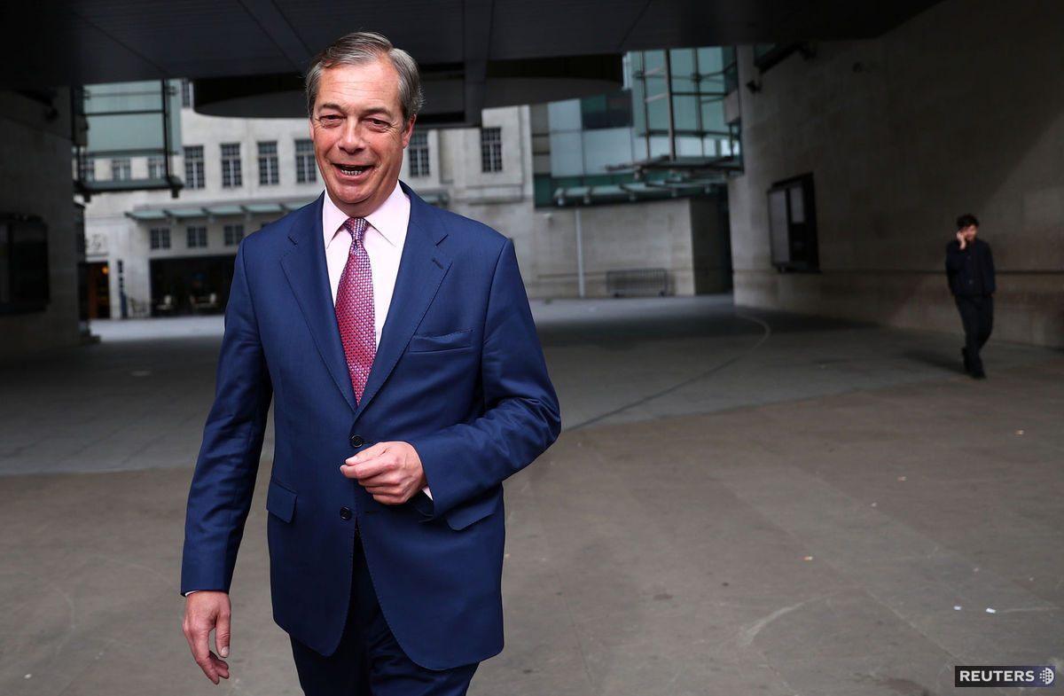 Líder britskej Strany brexitu Nigel Farage...