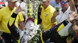 Nečakaný šampión. Pagenaud vyhral 500 míľ Indianapolis