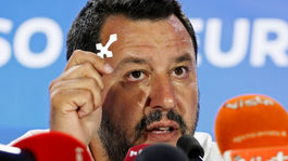 Le Penová porazila Macrona, Farage presvedčil Britov, Salvini Talianov