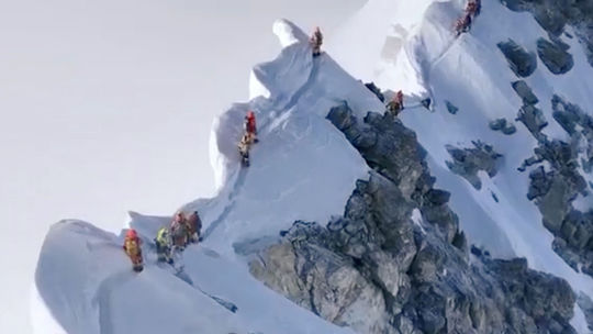 Nepál po tragickej sezóne na Evereste chystá opatrenia