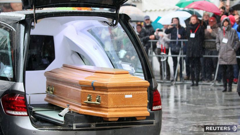 Rakva s Nikim Laudom pred Dómom svätého Štefana...