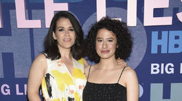 Abbi Jacobson (vľavo) a Ilana Glazer spoločne na premiére druhej série seriálu Veľké malé klamstvá. 
