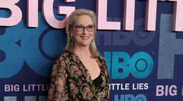 Herečka Meryl Streep, ktorá je novou posilou seriálu, prišla v šatách Oscar de la Renta. 