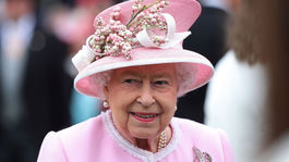 Kráľovná Alžbeta II. sa predviedla na Royal Garden Party v tematickom kvetinovom outfite. 