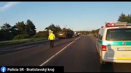 Americké obrnené transportéry na slovenskej diaľnici. Pozrite si video