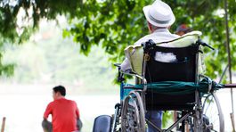 Od júla by mal byť vyšší príspevok na opatrovanie aj osobnú asistenciu