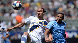 Nestarnúci Zlatan. Ibrahimovič vystrihol gólovú parádu