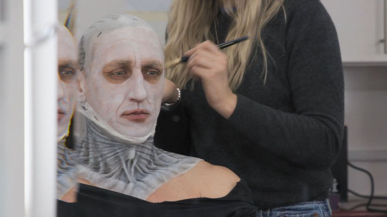 Začína sa niekoľkohodinový proces premeny...