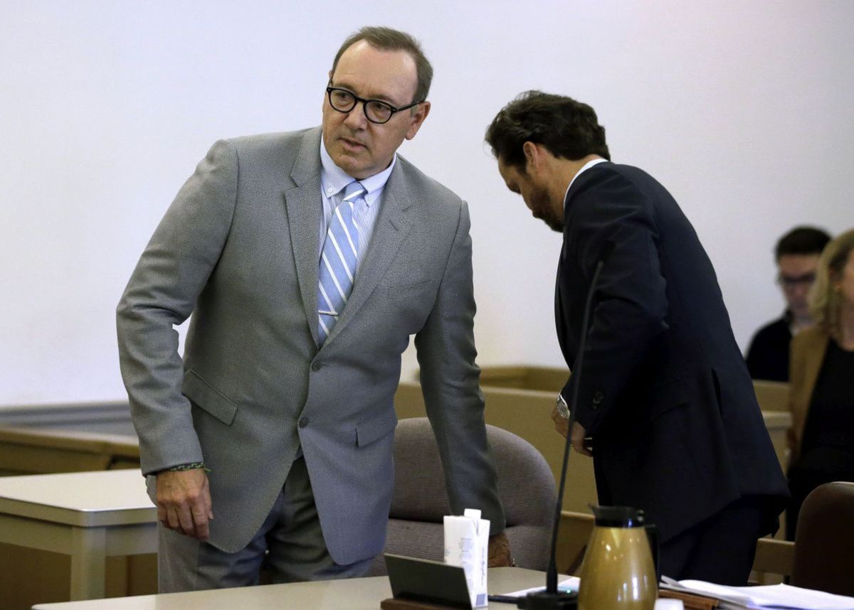 Kevin Spacey a jeho advokát Alan Jackson počas...