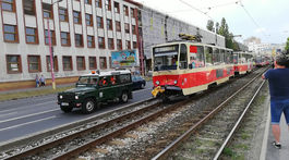 Dopravný chaos v Bratislave po zrážke električiek. Pozrite si videá