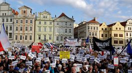  Politológ: Babiš protesty zatiaľ asi ustojí, ale nie je v pozícii Orbána