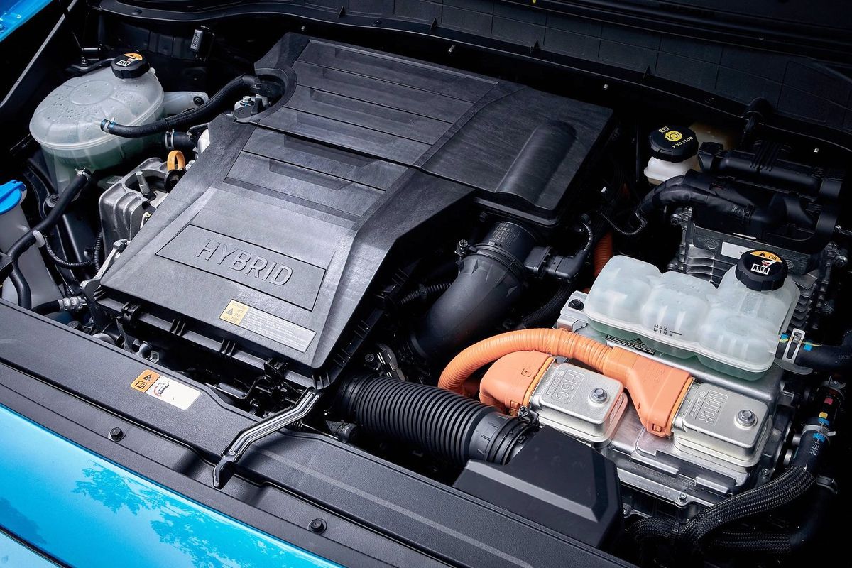 Kona Hybrid, ktorá spája atmosférický 4-valec...