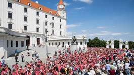 Za zdravé prsia dnes pochodovalo v Bratislave 4200 ľudí