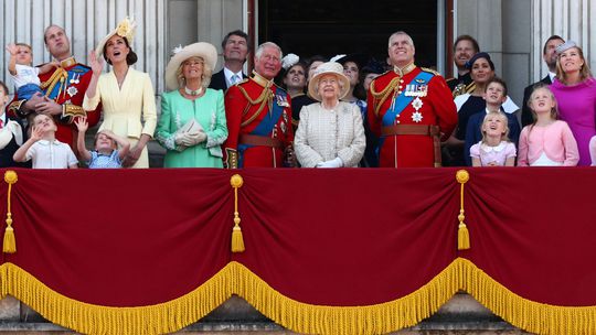 Britská kráľovná Alžbeta II. oficiálne oslávila 93. narodeniny