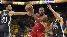 Líder Toronta po zisku trofeje mení dres. Clippers splnili Leonardovi prianie