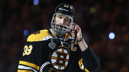 Bývalý tréner Bostonu: Chára zahral hlúpo. Nenaučili ho základy