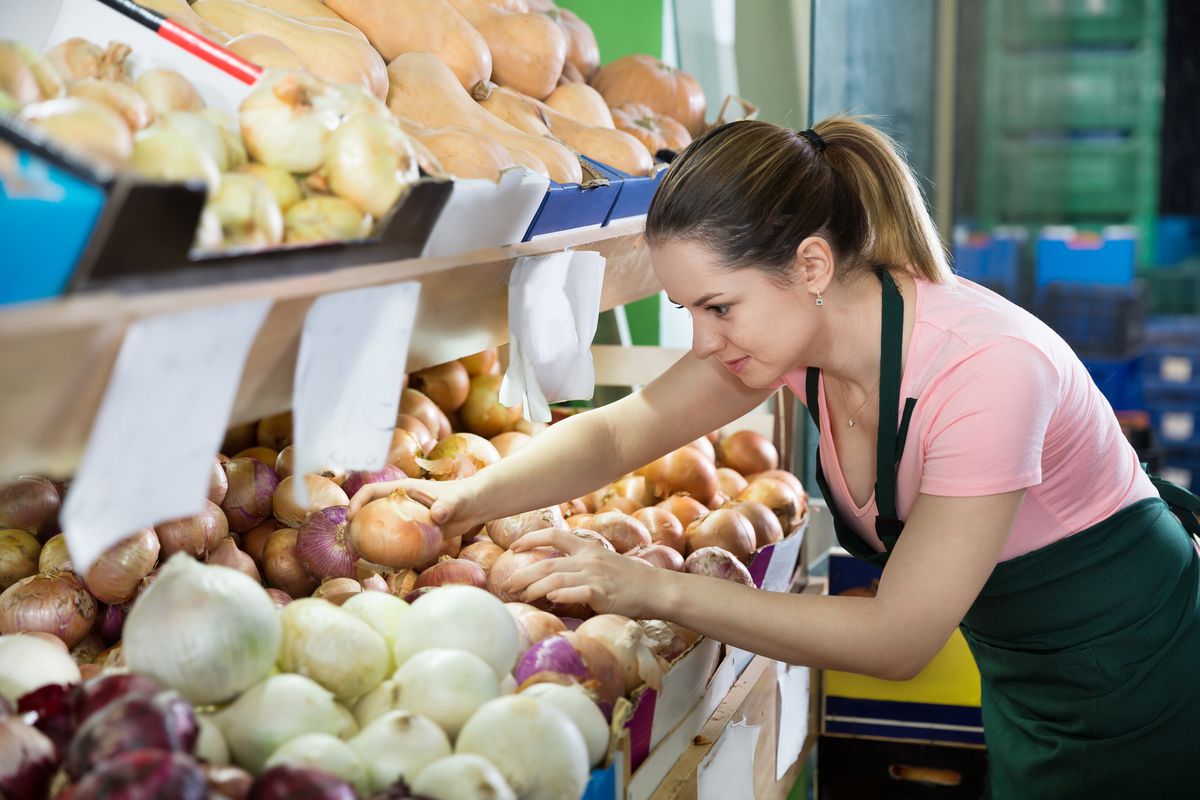 dievča, predavačka, brigáda, supermarket,...