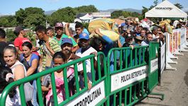 Po znovuotvorení hraníc prúdia do Kolumbie tisíce Venezuelčanov